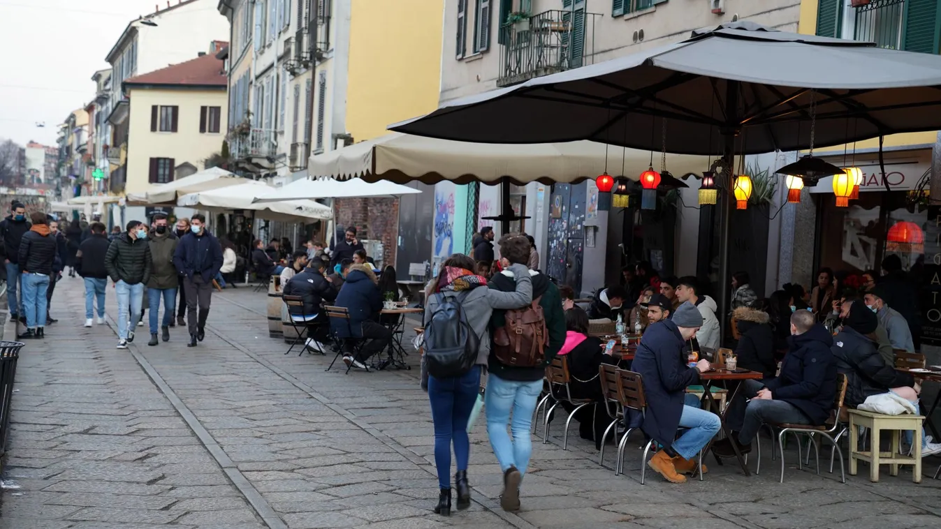 Bars on the Naviglio Grande full of people, kids at aperitif time