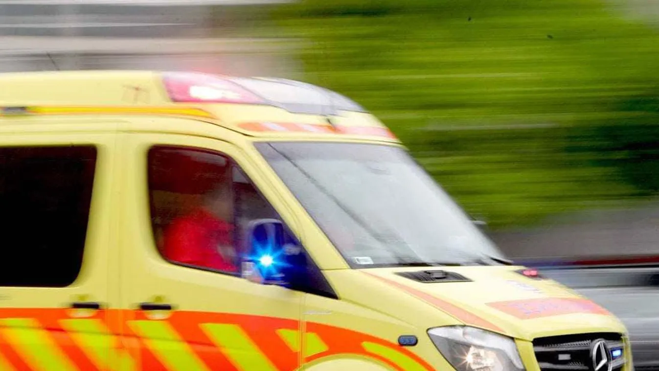 Busszal ütköztek az autók: hármas karambol az M7-esen