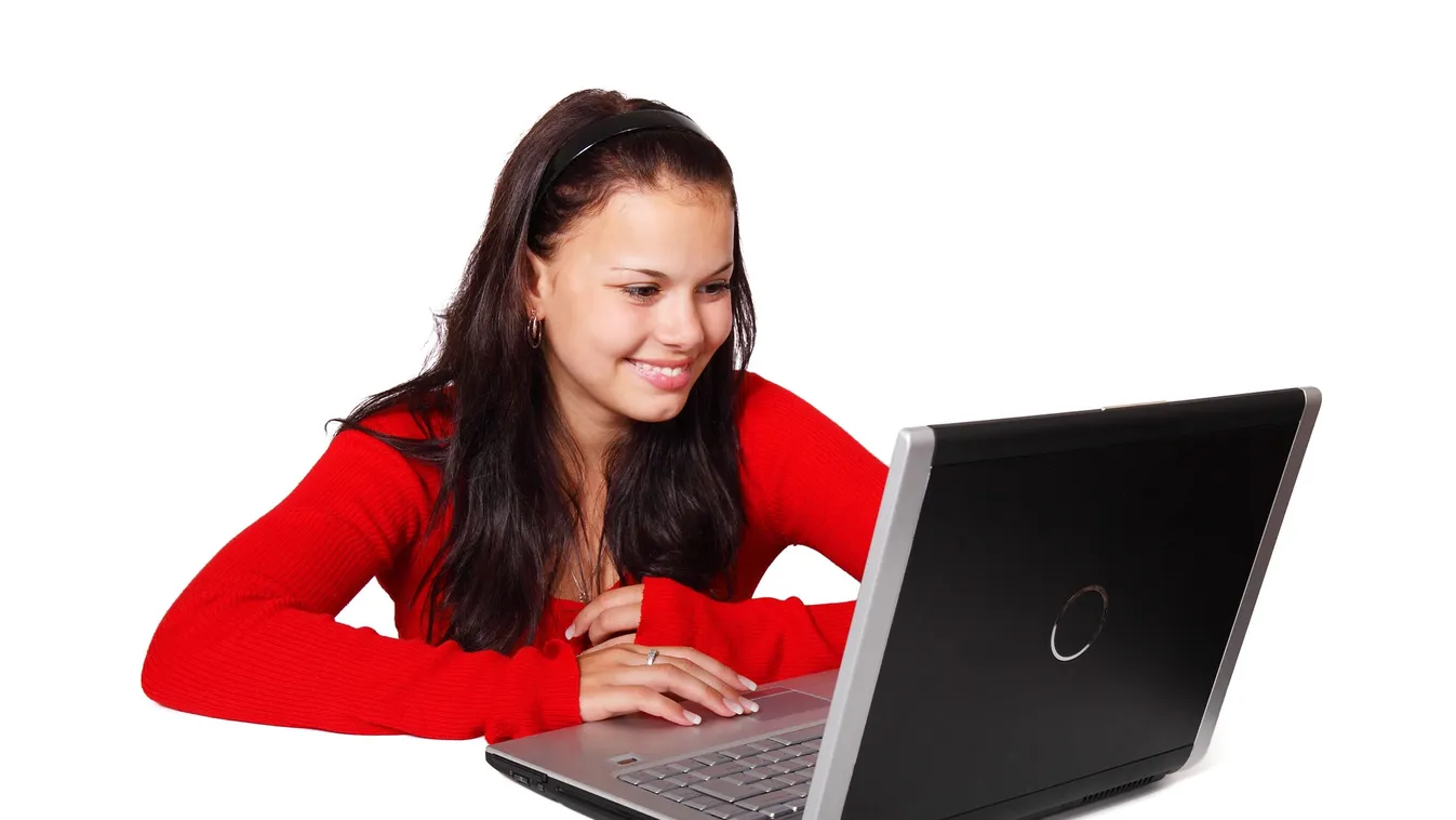 Koronavírus-járvány: az esetszámok miatt visszatér a távmunka a közigazgatásban dolgozók számára Lengyelországban