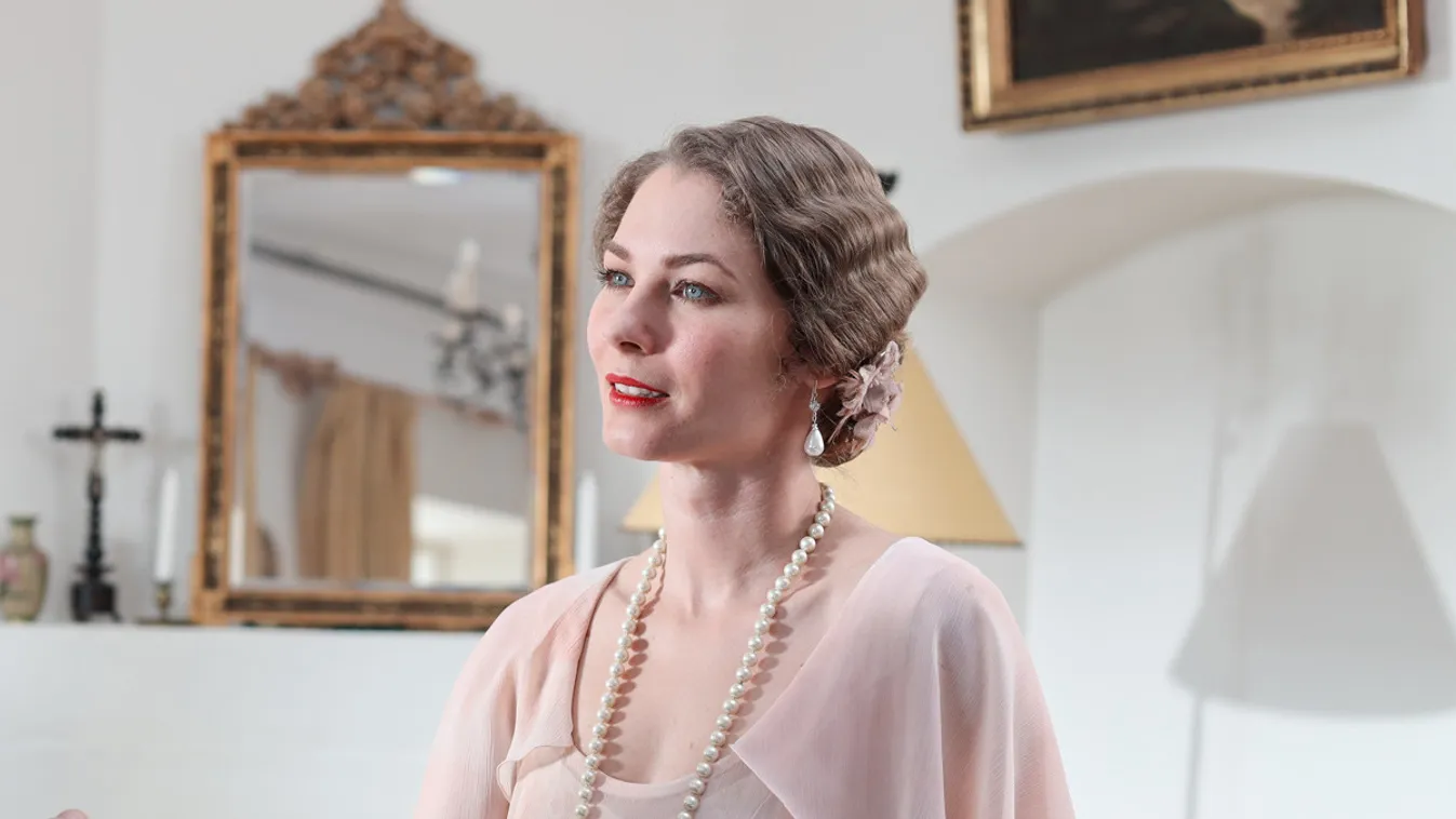 Megmutatta az arcát: Ezt a sármos férfit szereti a gyönyörű magyar színésznő