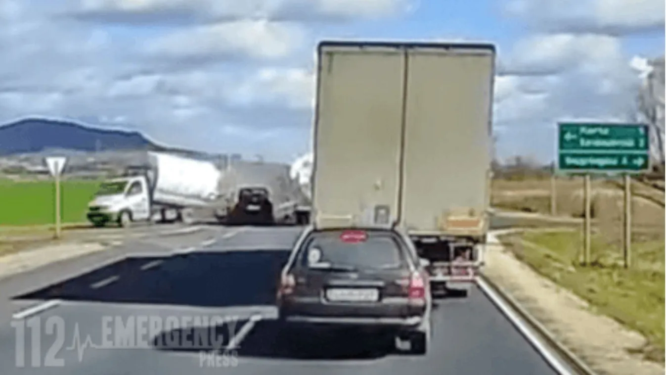 Csoda, hogy élnek! Durva videó a 8-as úton történt balesetről