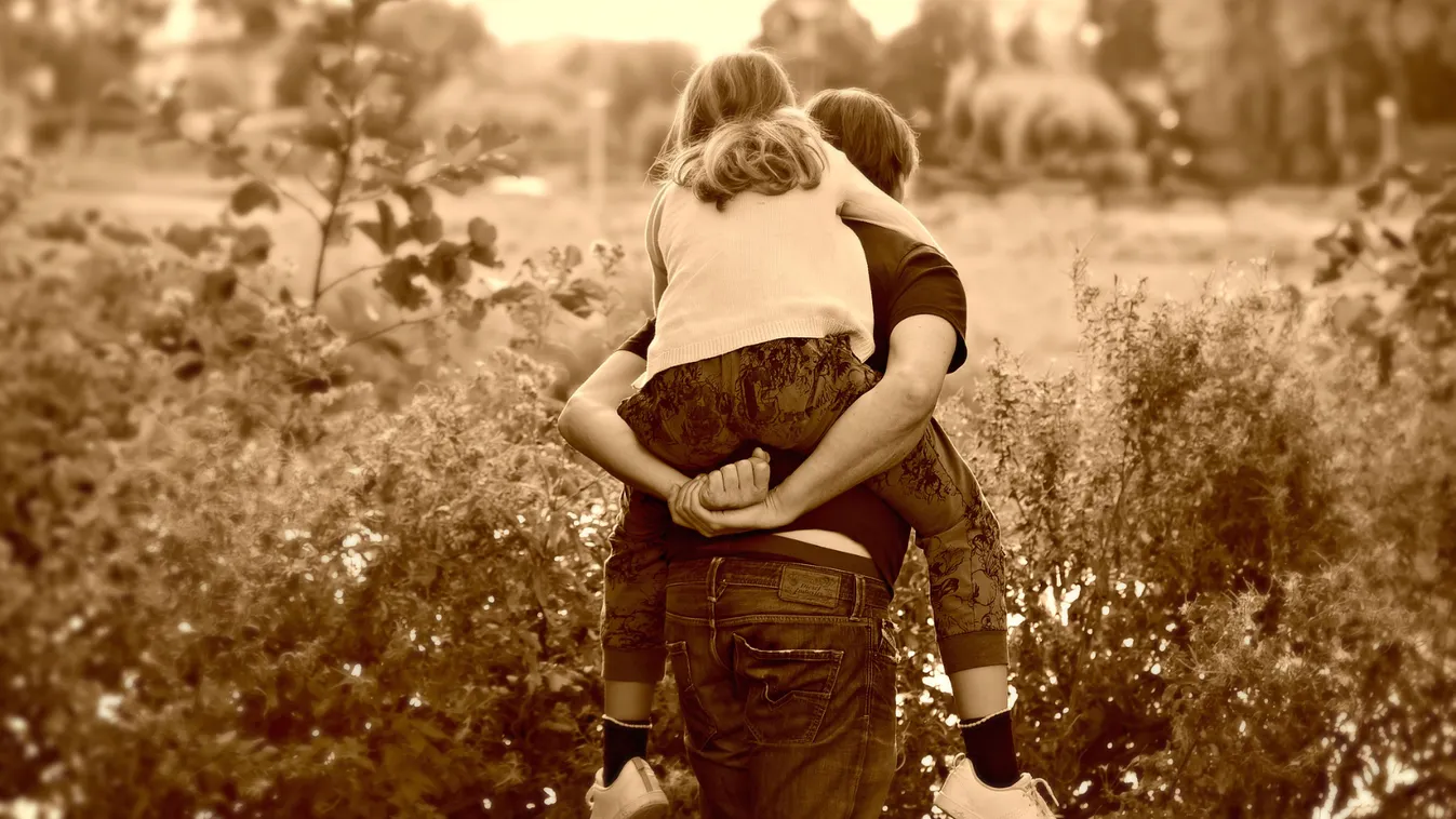 Borzasztó dolgot tett kislányával az apa