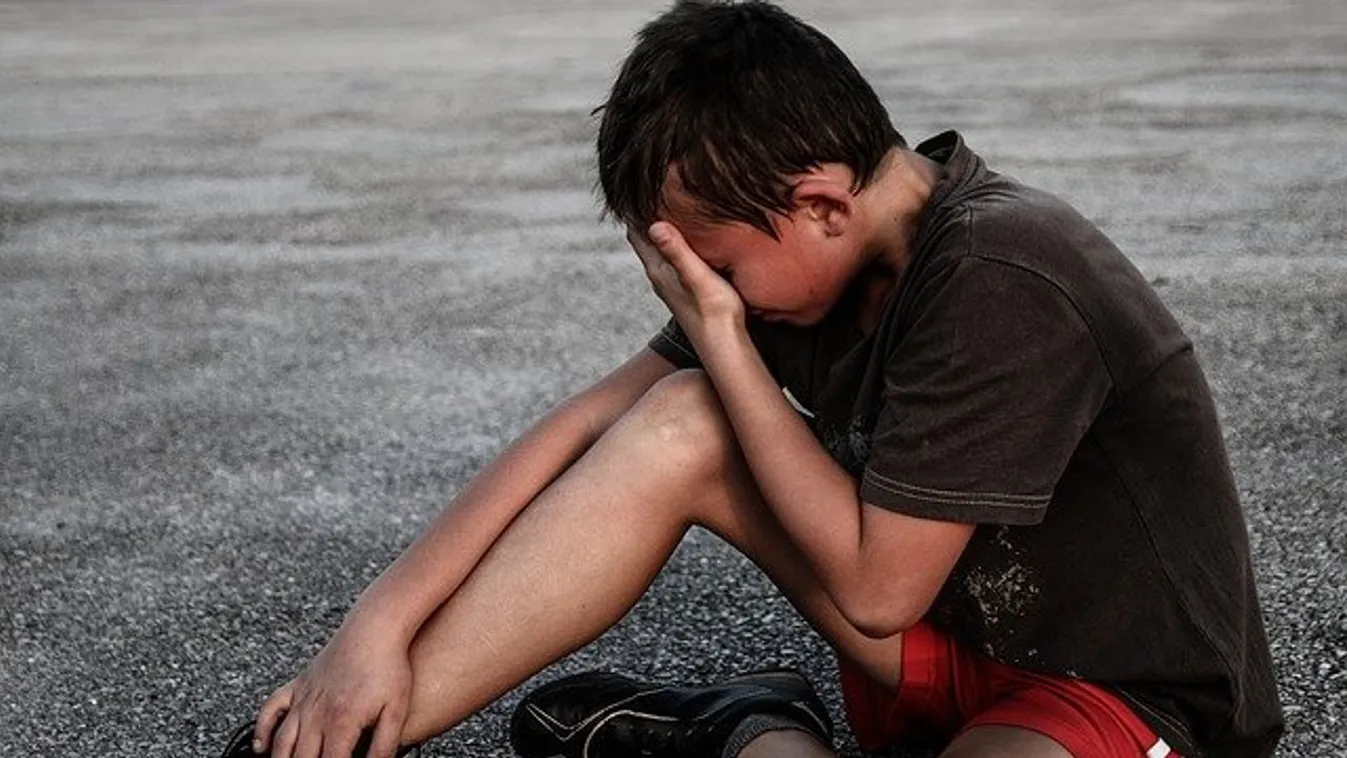 Ököllel ütötte a diákját a matektanár