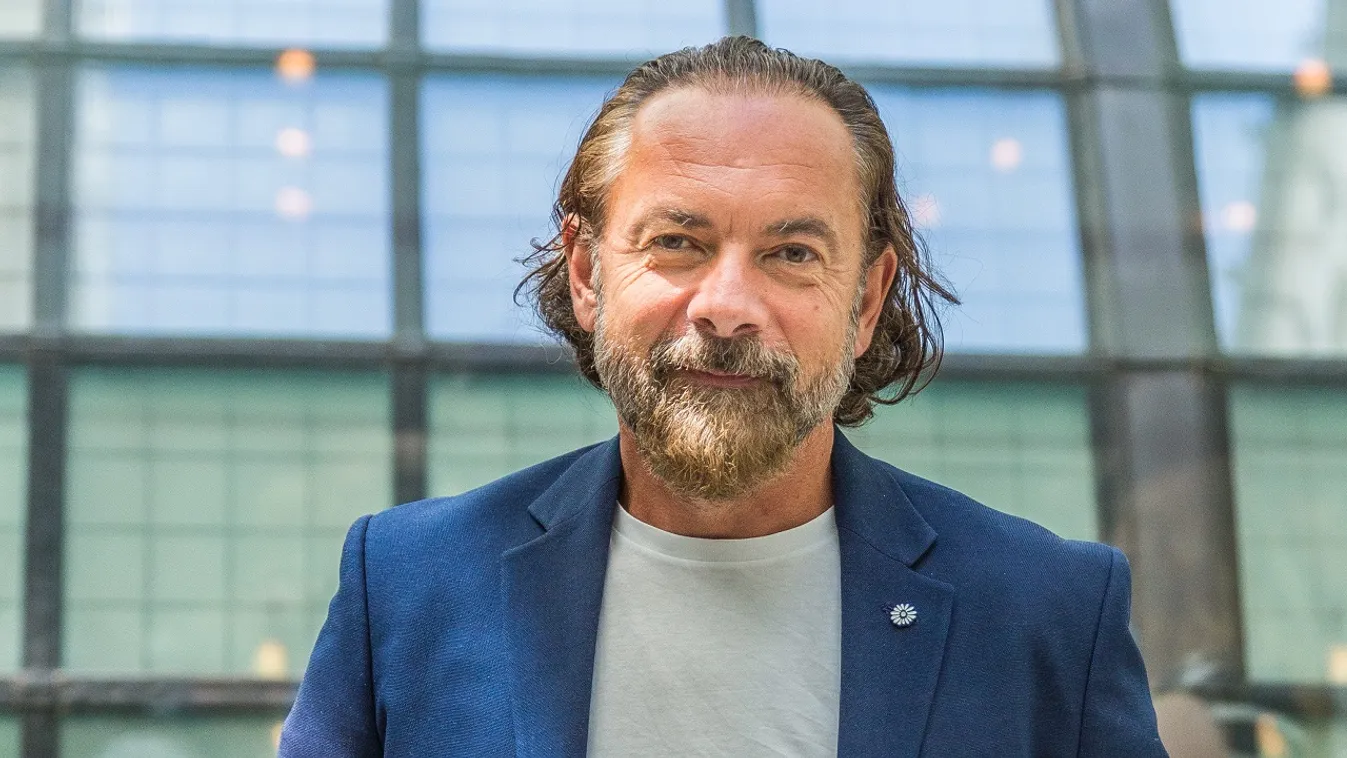 Zsidró Tamás nagy felajánlást tett egy ukrán fodrásznak