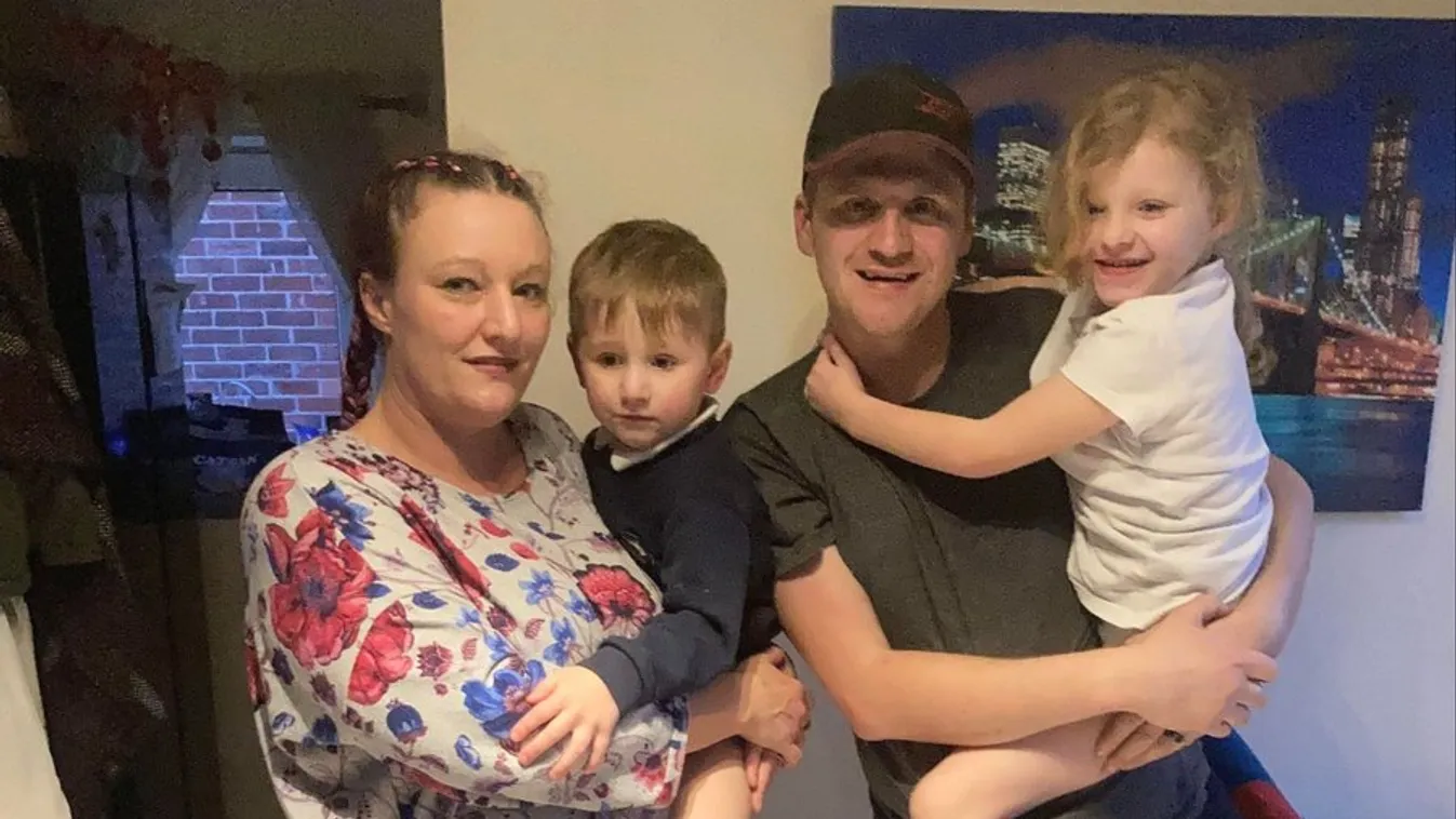 Sokkot kapott az édesapa attól, amit kisfia talált