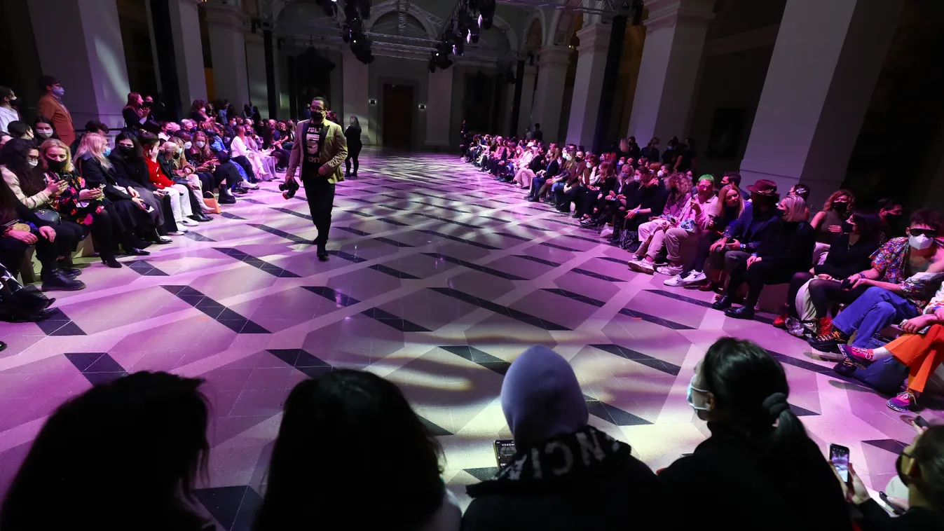 Pár napig csak Budapestre figyelt a divatvilág: Nanushka új kollekciót mutatott be