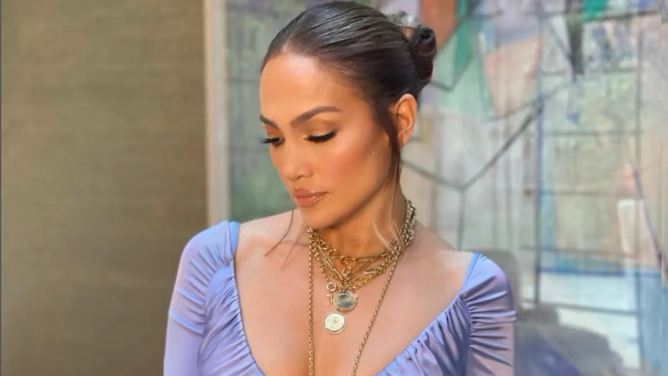 Lejjebb már nem is tolhatta volna a szoknyáját Jennifer Lopez - Fotók