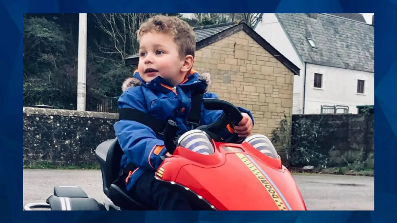 Brutális dolgot tett családja a 3 éves kisfiúval