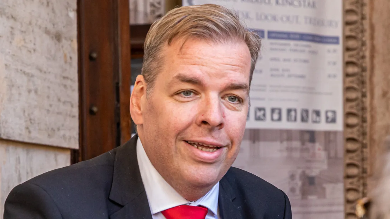 Schmuck Andor újra szerelmes, már az esküvőre készül