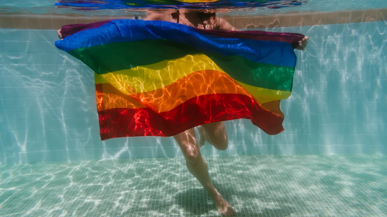 Genderőrület: Idén az angol nyári táborokban a női kollégiumban alszanak a magukat lánynak valló fiúk