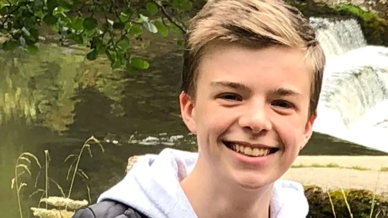 „Az egyik percben a fiam ott volt, a másikban elment” – megölelte édesapját, majd holtan esett össze a 16 éves fiú a templomban