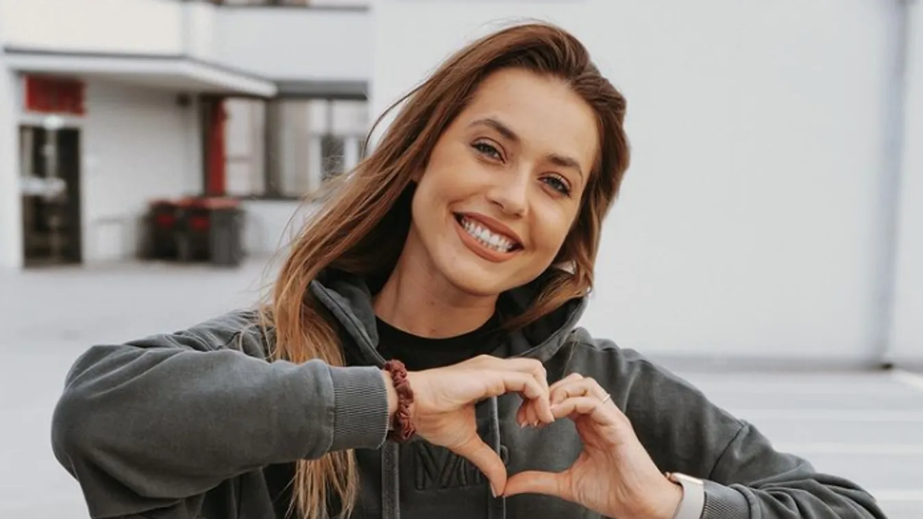  Esküvői ruhaszalonból jelentkezett Rubint Rella