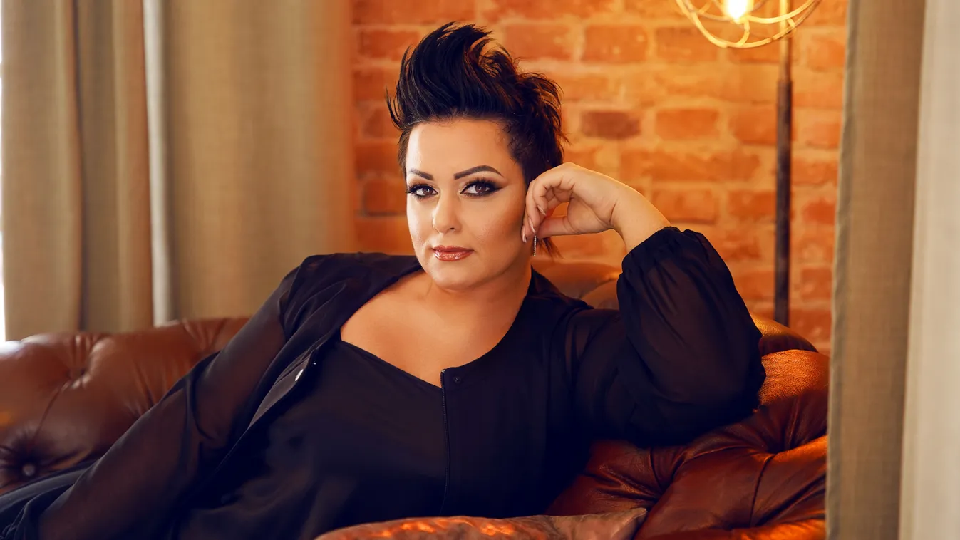 „Megszólalni is nehéz volt a fájdalomtól” – gyászol a magyar énekesnő