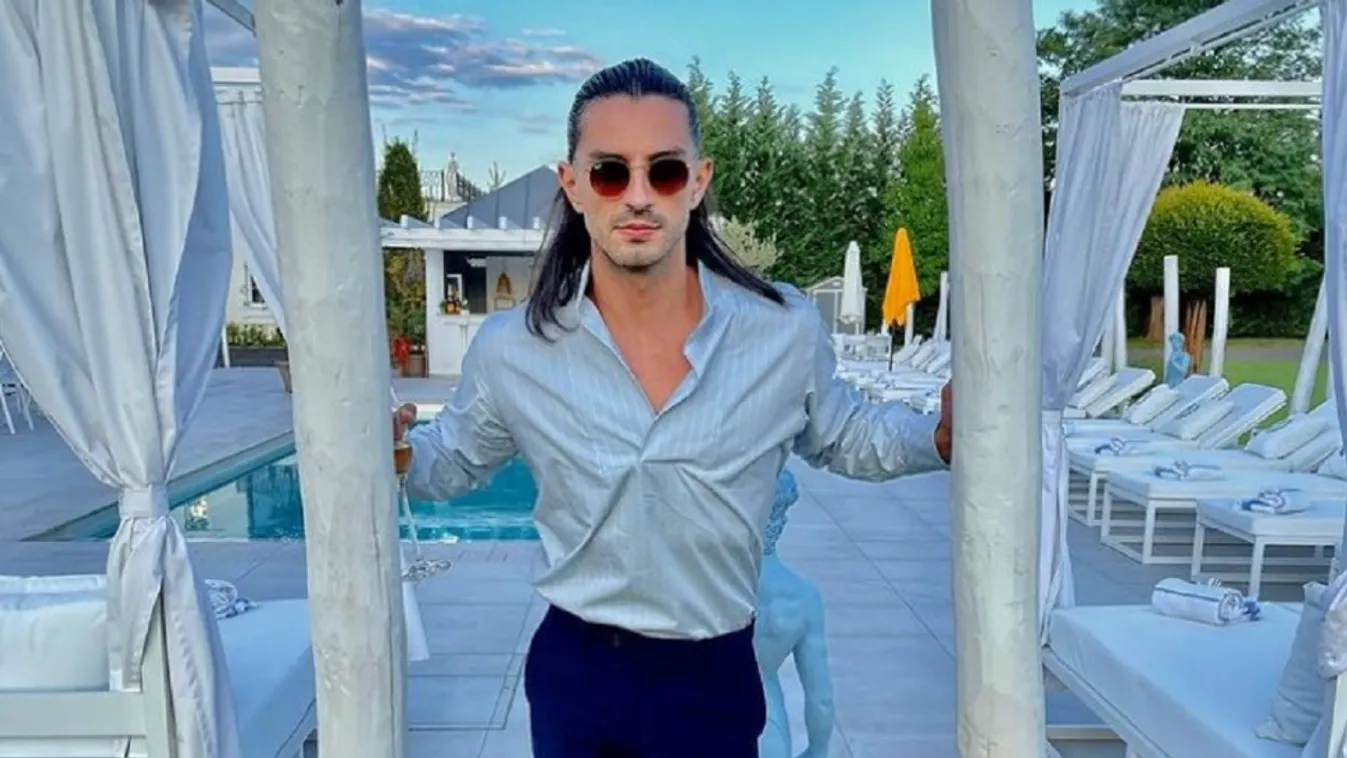 Andrei Mangra megmutatta, mi van a gatyában - Fotók