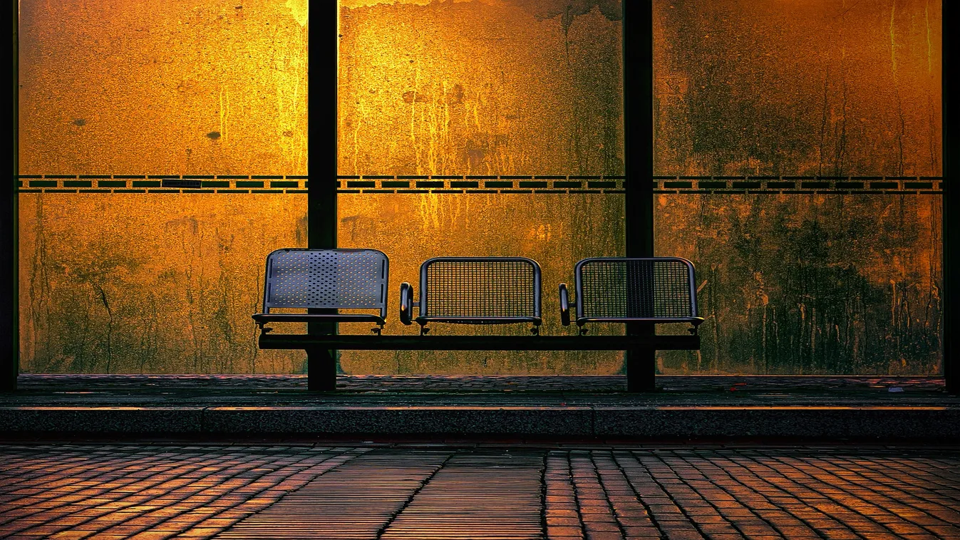 Szerelmi csetepaté: elképesztő jelenetek zajlottak le egy kiskunmajsai buszmegállóban