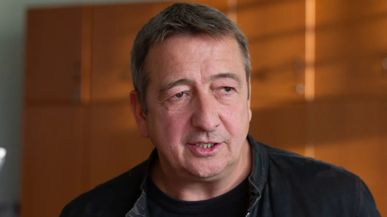 Bayer Zsolt:Váltsuk le Gyurcsányt