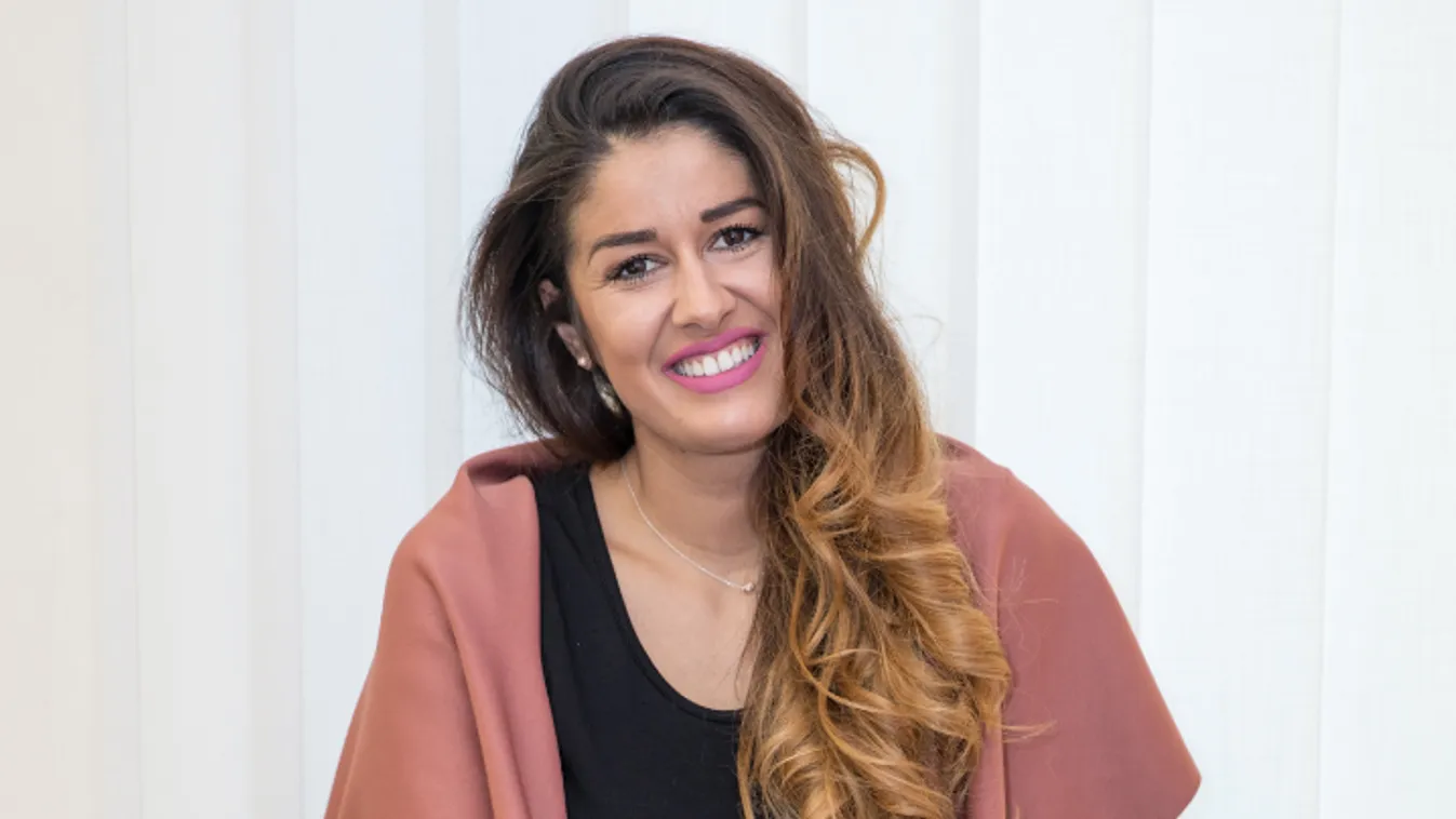 Nem semmi látvány: Singh Viki apró ruhában mutatta meg szexi idomait!