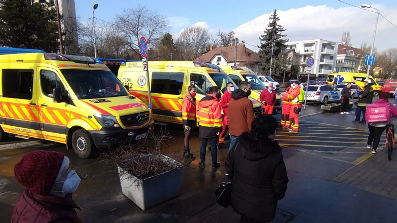 Breaking: menekítik a betegeket a Szent Imre kórházból