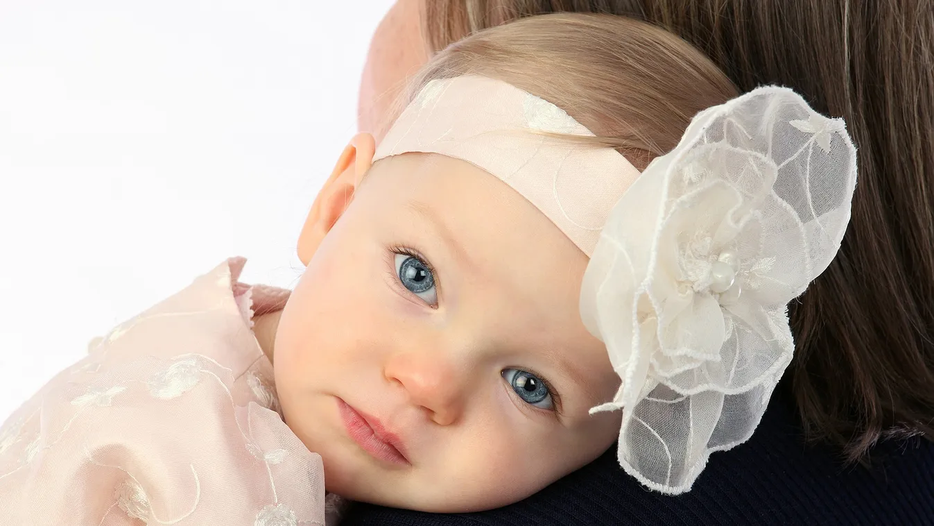 Nagyon szenved: súlyos bőrbetegsége van a 11 hónapos Jázminának