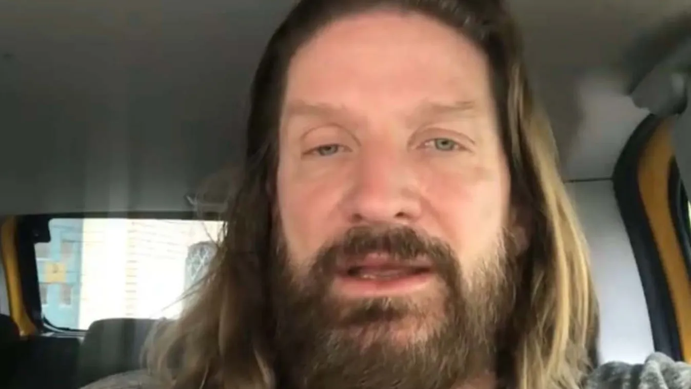 Repült Pintér Tibor, mert hamarosan elkészülhet a Superman musical -videóval