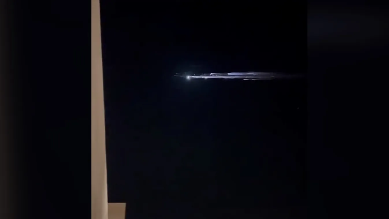 Hátborzongató ezüst fények tűntek fel az égen - Videó