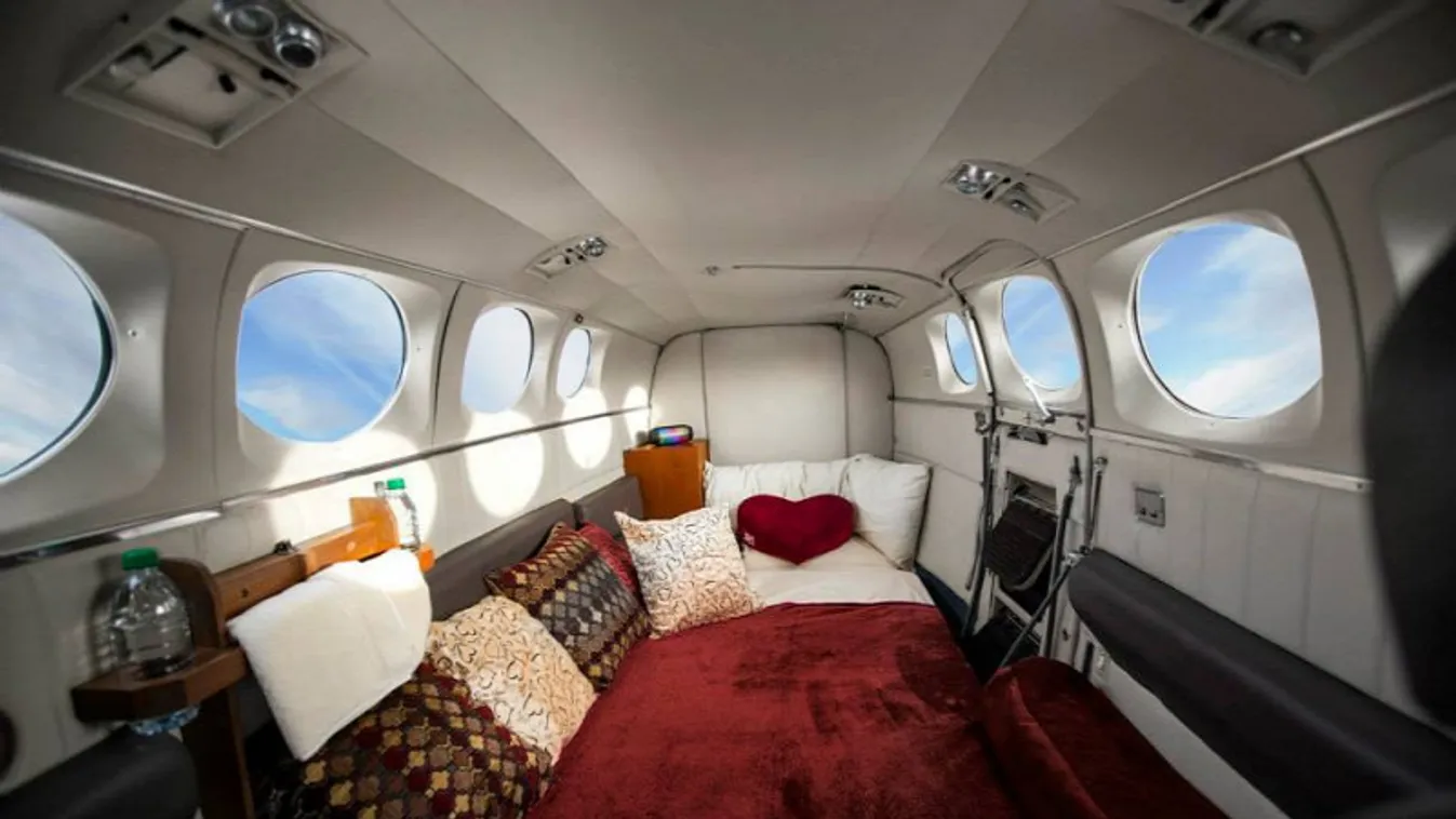 Kiszivárgott néhány kép a repülőről, amin bárki legálisan szexelhet