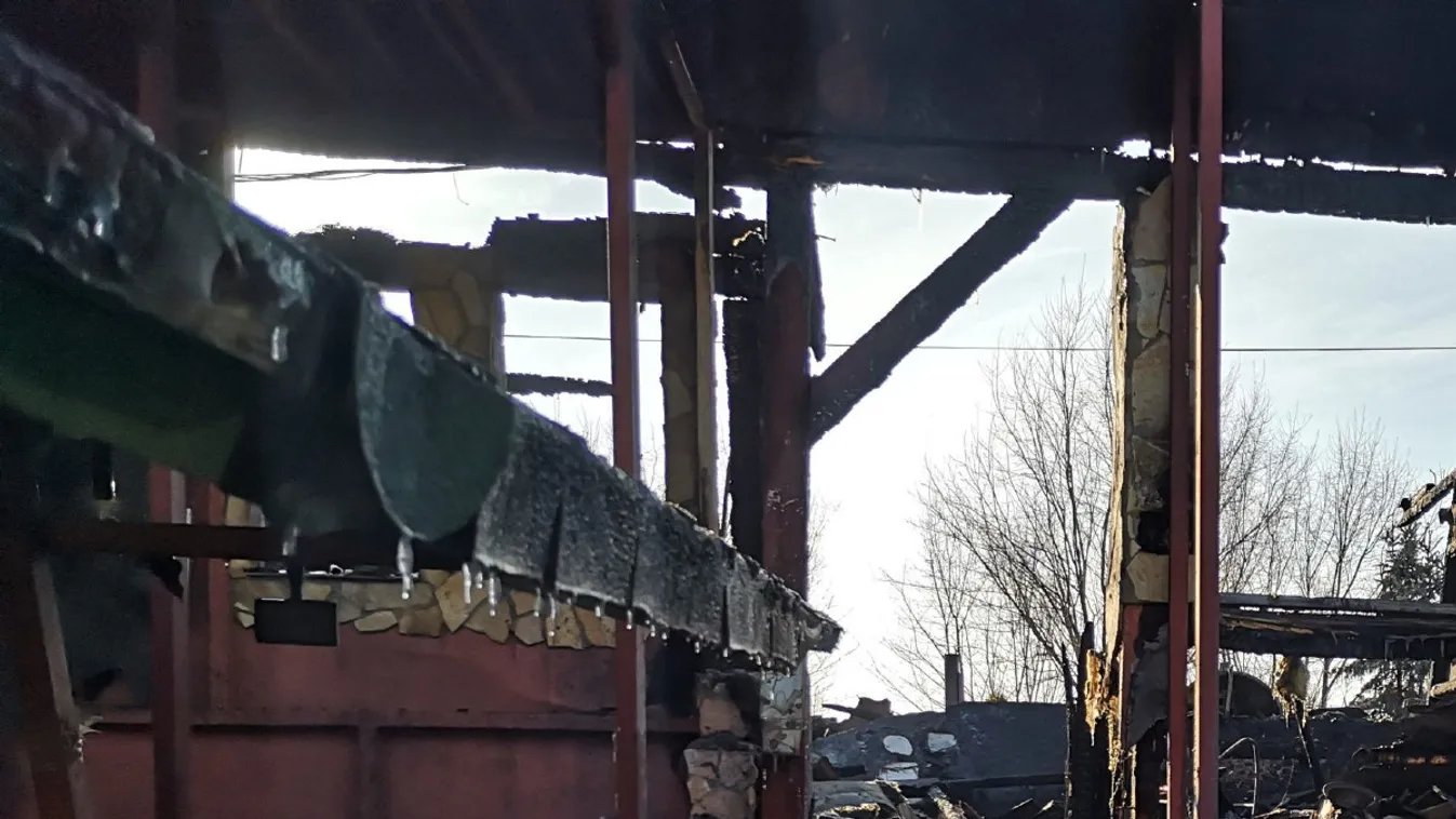 Leégett háza romjainál videózták le a magyar zenészt