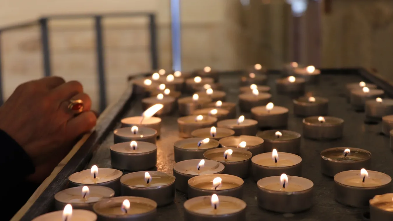 Tűzoltók törték rá az ajtót a családra: két testvérük holtteste mellett sírtak a gyerekek