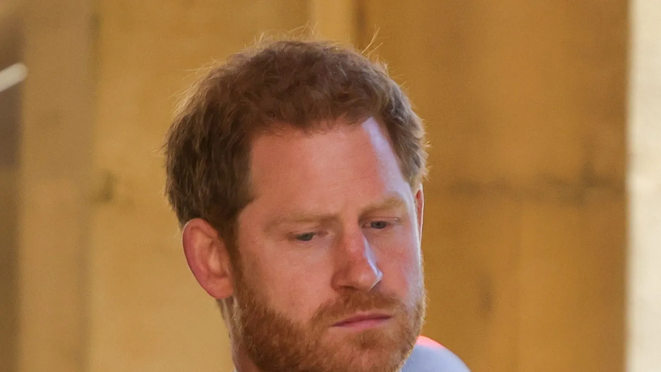 Mindenki ledöbbent Harry herceg új frizuráján, így még sosem láthattuk - fotó