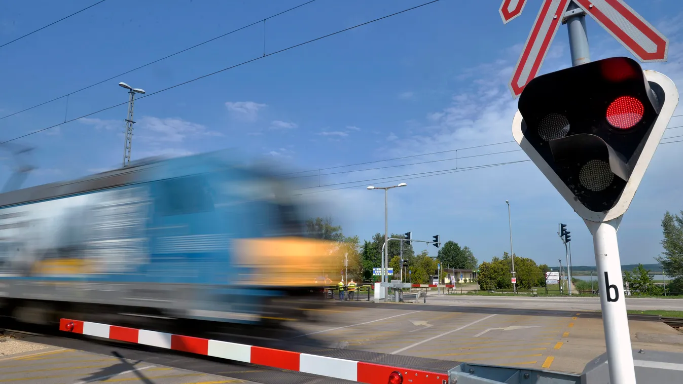 A sorompó áll? A budapesti pályaudvaron álló vonaton szexelt egy pár, levideózták
