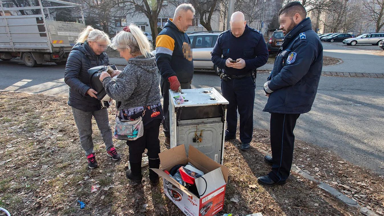 Kiderült, vérre menő küzdelem folyik  a lomokért az utcán