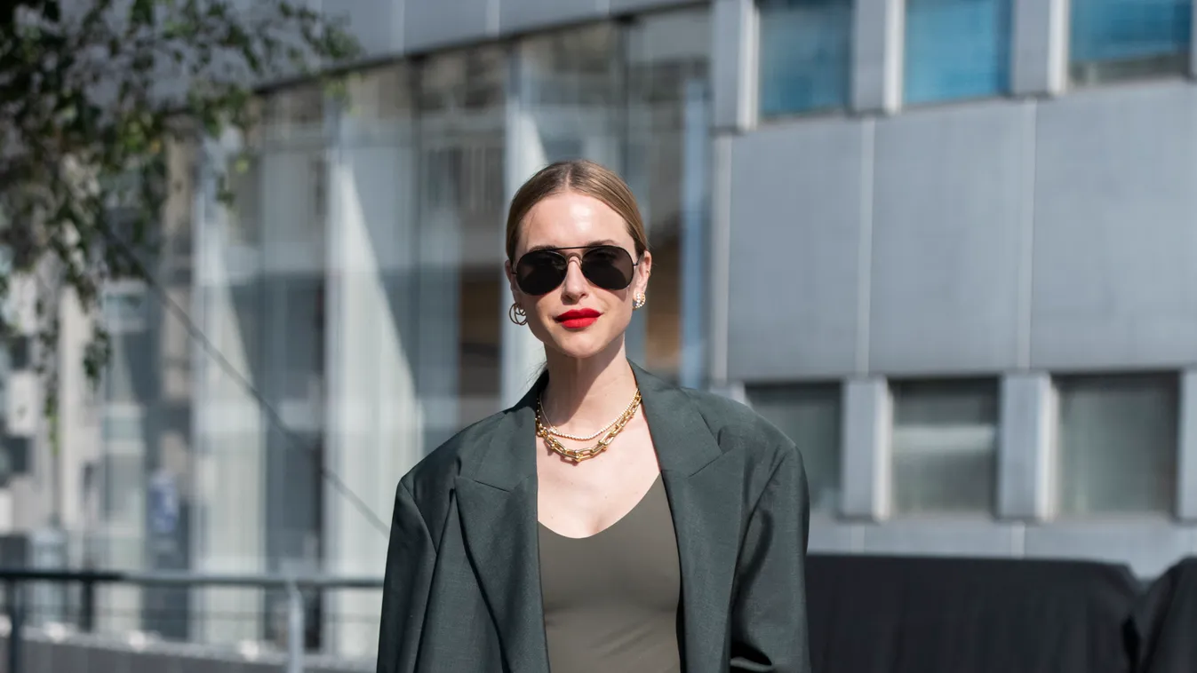 Elképesztő hosszú combok, áprilisban ez lesz már a divat