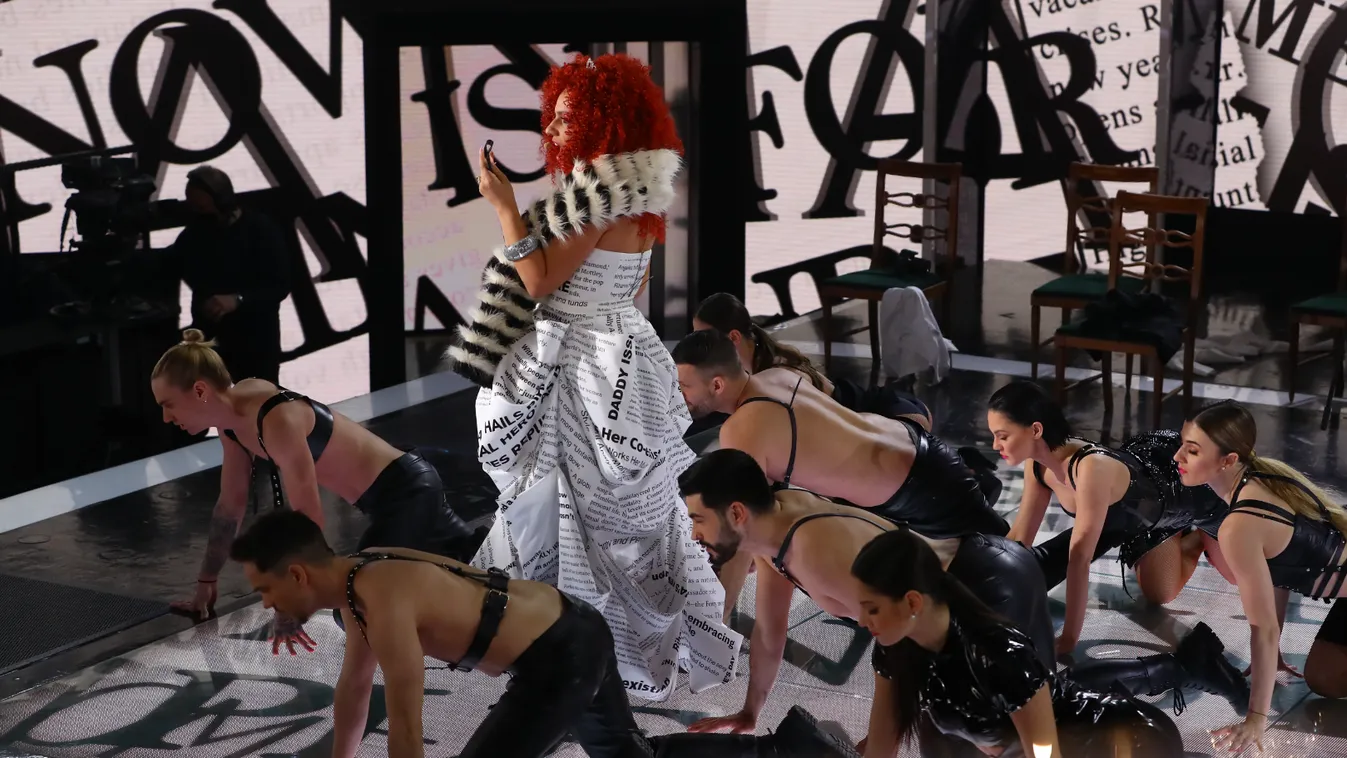 Durva erotikába fulladt Palya Bea Sztárban Sztár produkciója