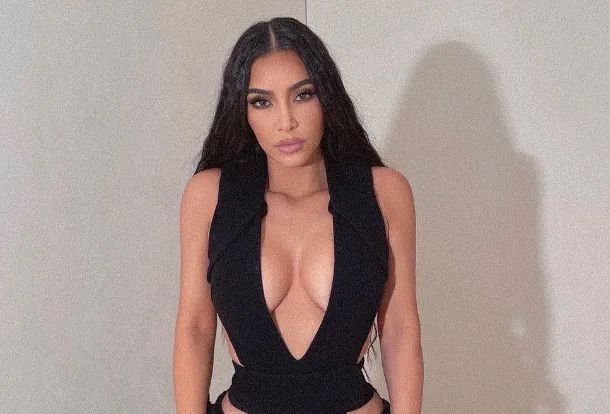 Kim Kardashian lány a pénzt kért a követőktől