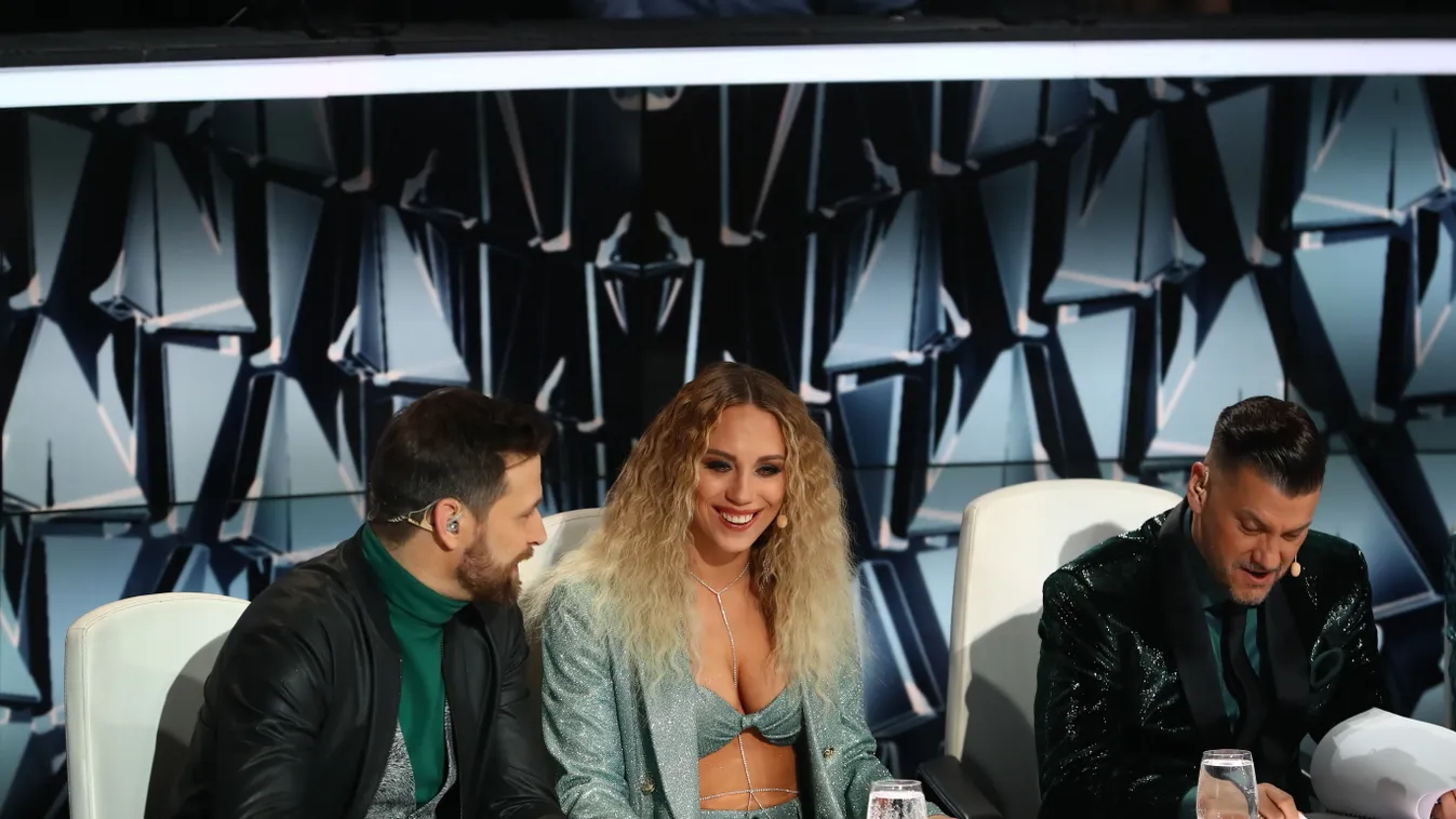 Egy szál melltartóban zsűrizik Ramóna