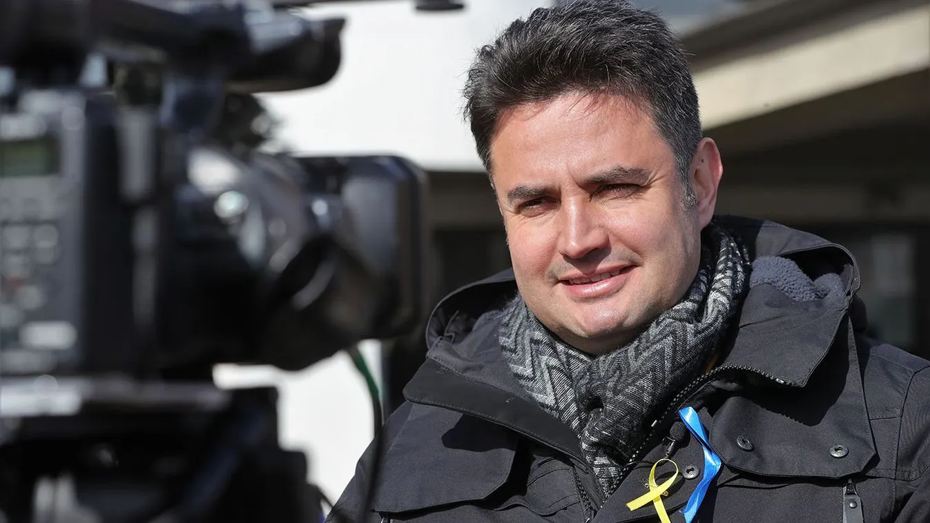 Milliós adatbázis alapján kampányolnak Márki-Zayék