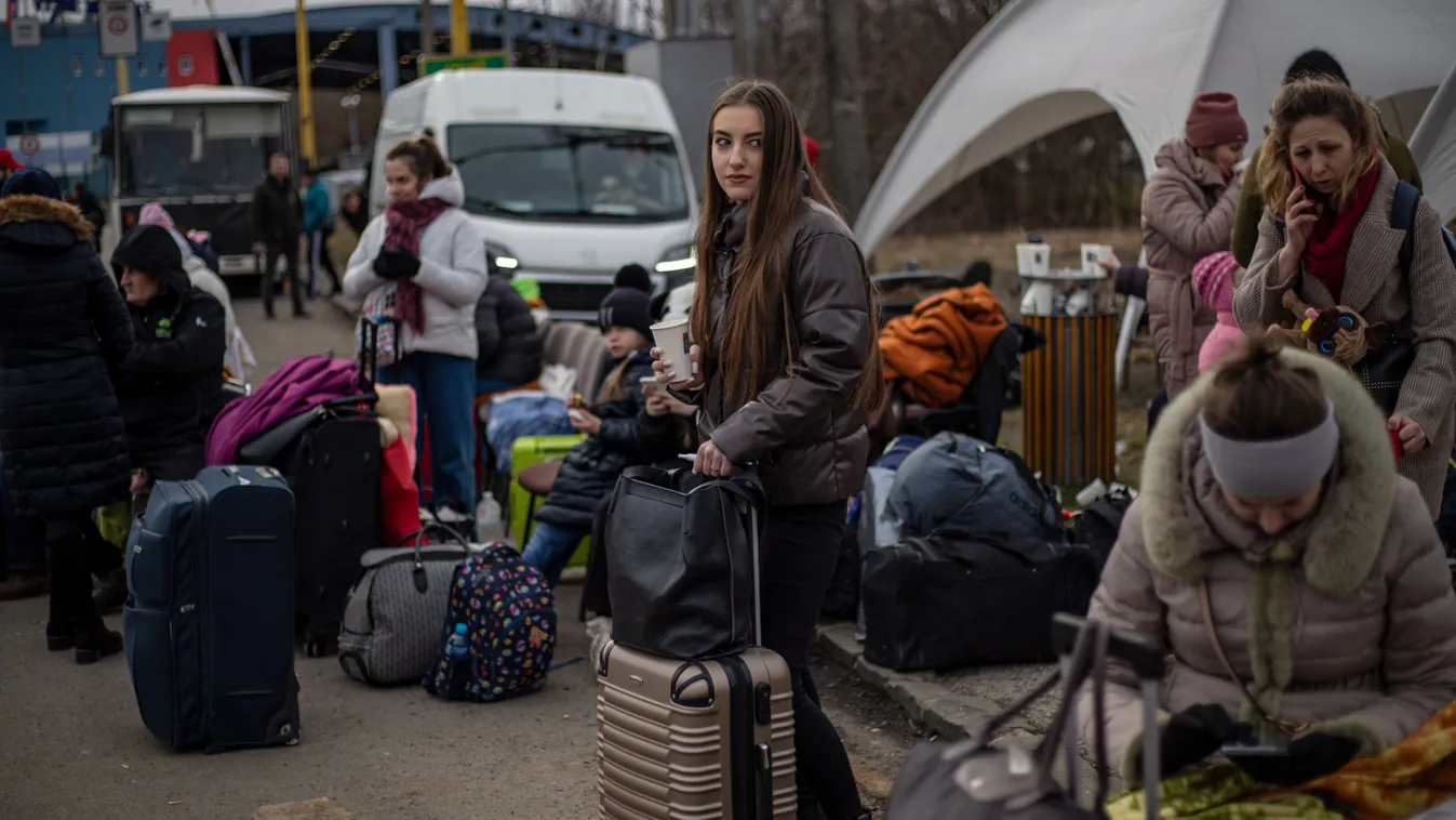 Amikor egy író is azt mondja, hogy vannak elmesélhetetlen történetek-Ugron Zsolna a határon volt önkéntes