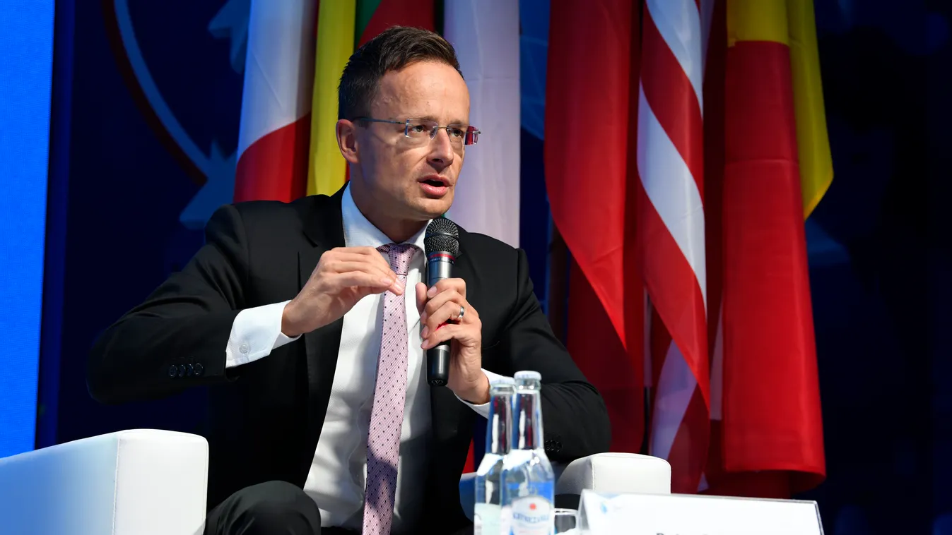 Szijjártó: Mindent meg kell tenni a békéért
