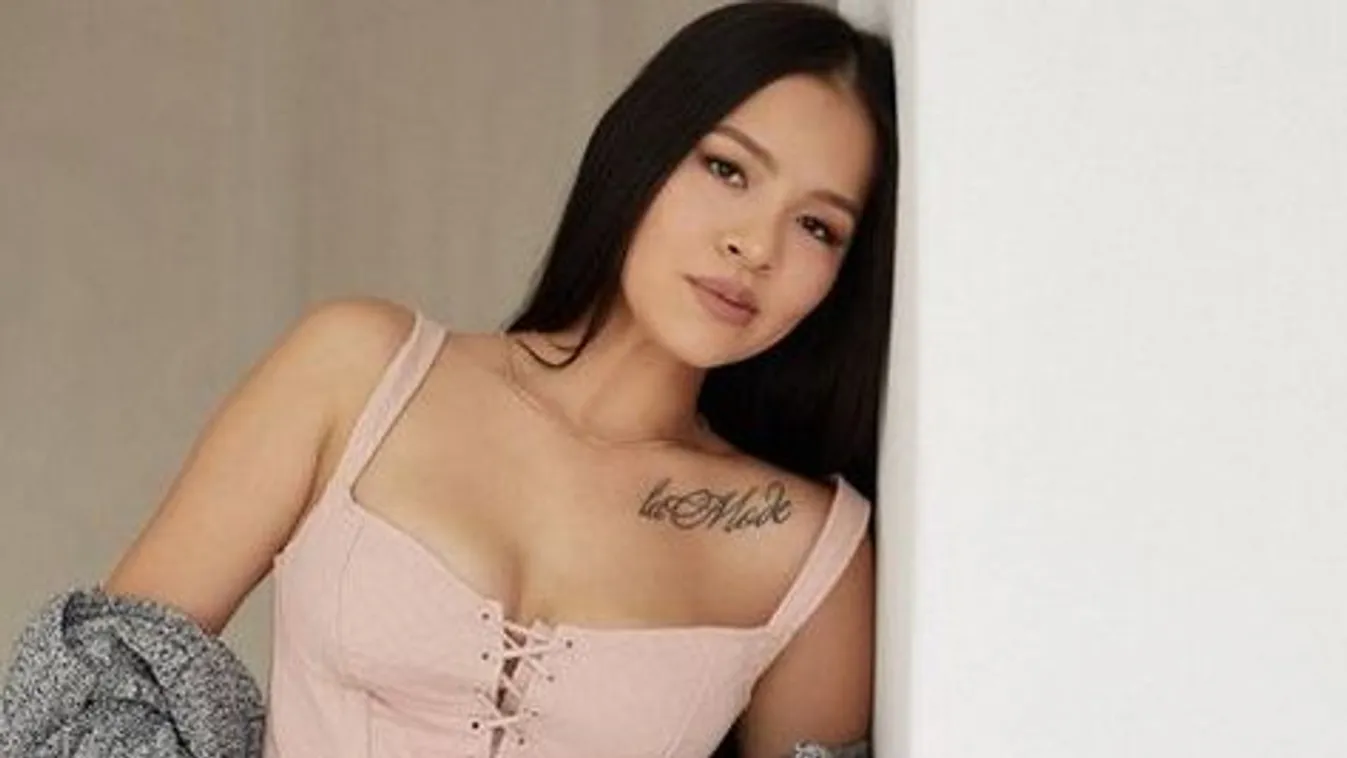 Sokkot kapott Caramel felesége