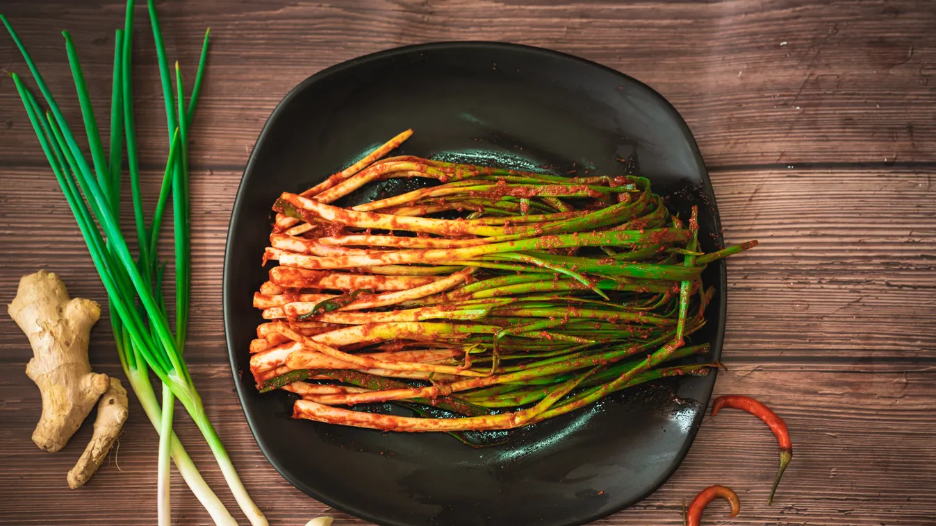Tedd tepsibe az újhagymát, eszméletlen, mi lesz belőle