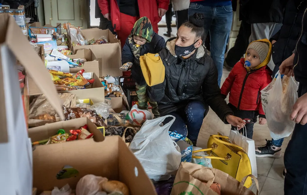 20220305 Budapest, Záhony felől folyamatosan érkeznek a nagyobb menekültcsoportok a fővárosi Nyugati pályaudvarra. Fotó:Bánkúti Sándor