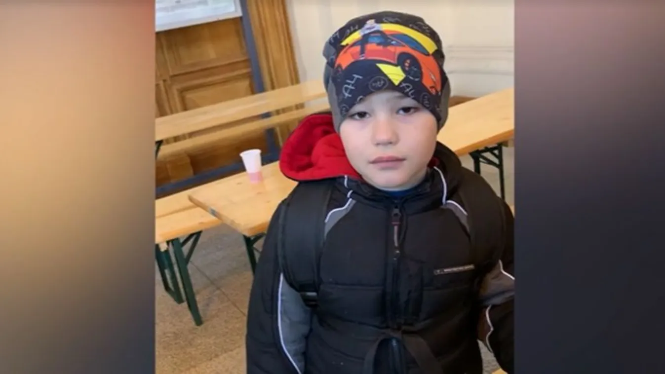 „Nem tudtuk, hogy hova bújjunk" - szívbemarkoló videó készült a Keletinél egy menekült kisfiúval