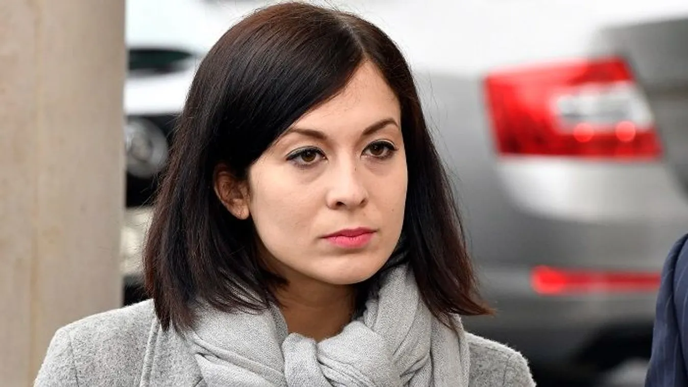 Cseh Katalin is fegyvereket szállítana Ukrajnába