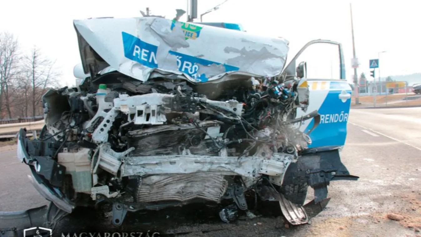 Videón, ahogy az ámokfutó rendőrkocsival ütközött