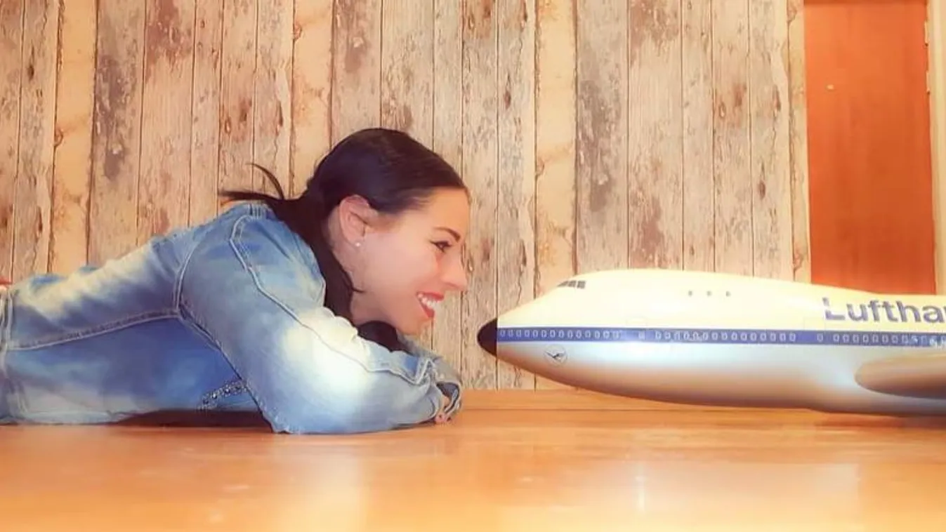 Repülőgépbe szerelmes a budapesti Bernadett