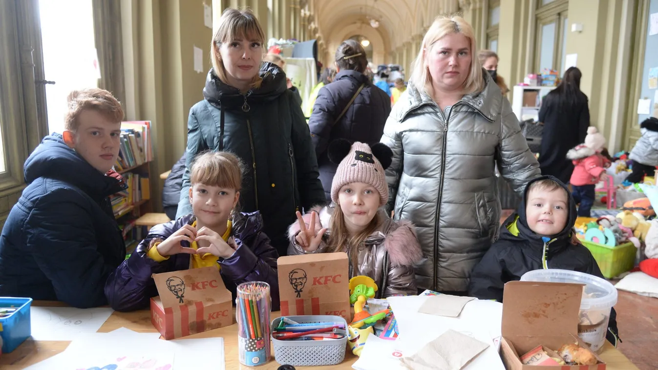Sírva keresi apukáját egy ukrán kislány a Keletiben