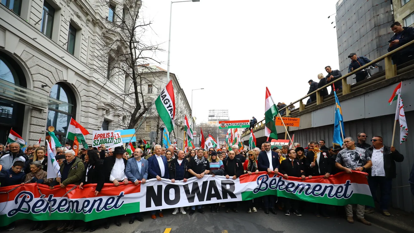 Nagy Feró is a Békemenetben, együtt énekel a tömeg