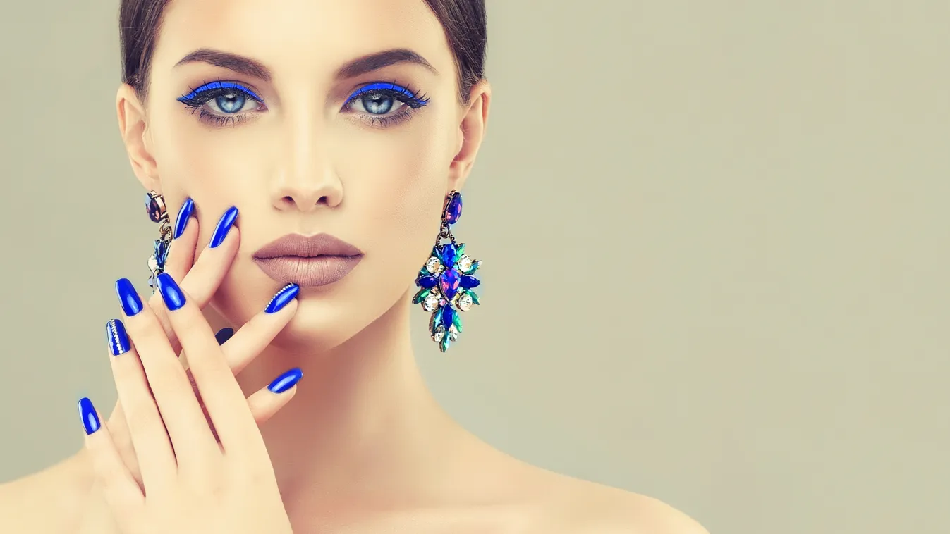 Beautiful,Model,Girl,With,Blue,Manicure,On,Nails,.,Fashion