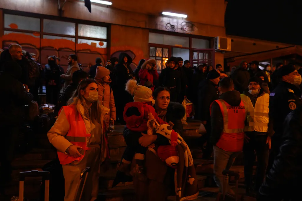 Az Ukrajnával szomszédos európai országokba ezrével érkeznek a háború elől menekülők.