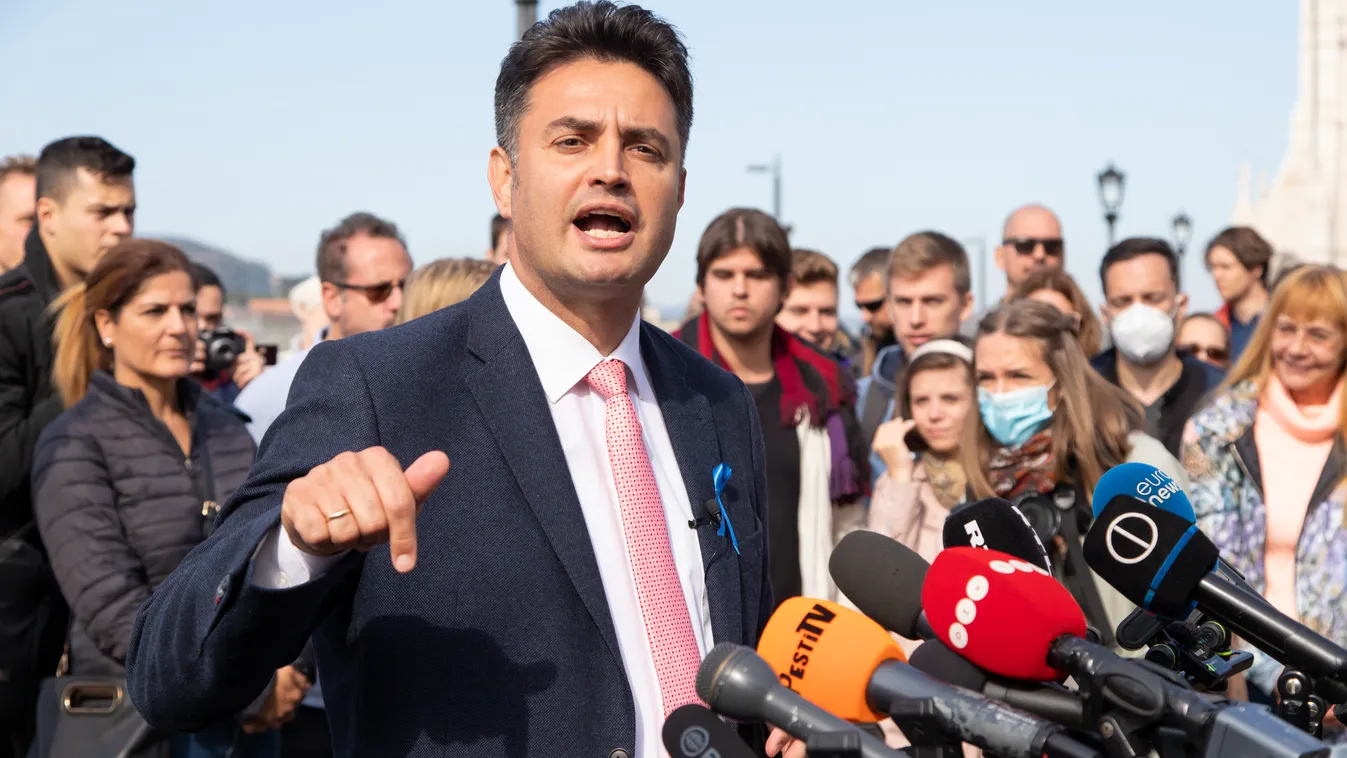  A baloldal minden nap olajat önt a tűzre